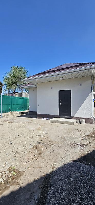 Продажа коттеджей и домов: . Продаётся отличные полдома 50кв.м в Кызыл-аскере на участке 1,5 — 11