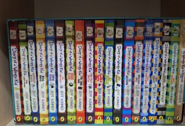 Digər kitablar və jurnallar: Jeff Kinney tərəfindən yazılmış "Diary of a Wimpy Kid" kitab