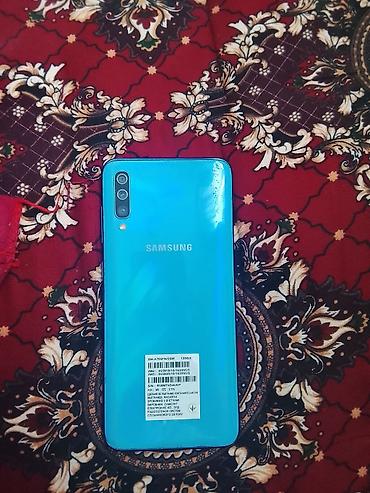 Смартфон Samsung Galaxy A70 (модель SM-A705FN/DSM), цвет голубой