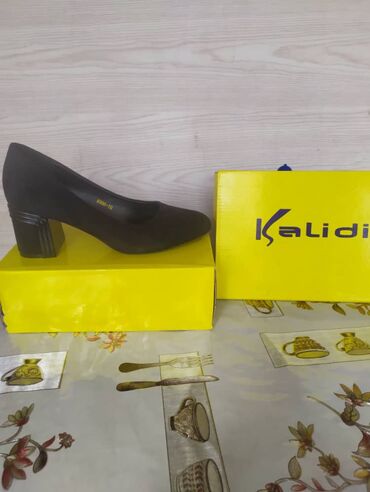 77 объявлений | lalafo.kg: Туфли почти новые, бренда Kalidi, брала за 2000 отдам за 1000, срочно!