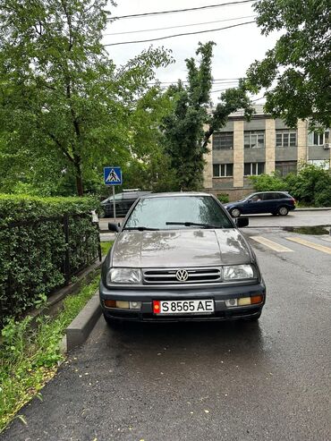машина за 200000 сом: Volkswagen Vento: 1994 г., 1.8 л, Механика, Бензин, Седан