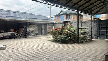 Үйлөр: Продаю дом ж/м Биримдик Кут. 2-этажа, площадь 210м². Дом 1.5 кирпича — 3