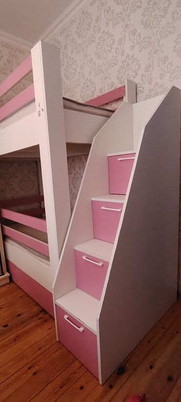döşək: Qız üçün, Çarpayı, Matras ilə, Siyirməli