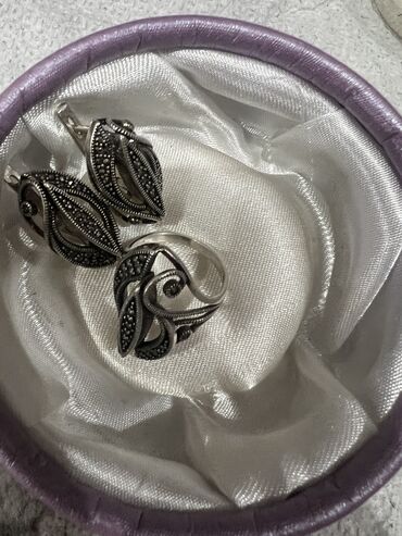 кольцо с бриллиантом бишкек цена: Серебро новое очень дорогое качество. Размер кольца 17-17,5. На