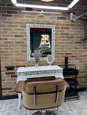 кресло для парикмахера: Парикмахер Колорист. Аренда места. Бишкек Парк ТРЦ