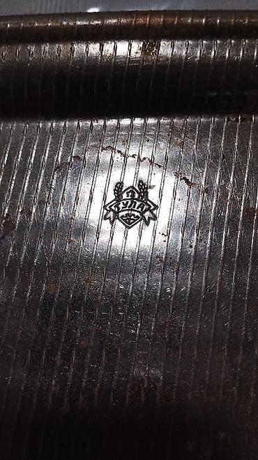 Süfrə aksesuarları: Məhsul: Metal servis altlığı / tepsi Təsvir: - Material: Preslənmiş — 2