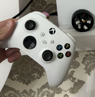 Гитары: Məhsul: Xbox Series kontrolleri (ağ rəng) Xüsusiyyətlər: - Xbox