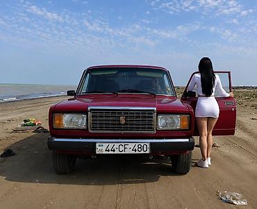 ВАЗ (ЛАДА): Klassik VAZ 2107 axtaranlar üçün retro üslubda, orijinal görünüşlü — 2