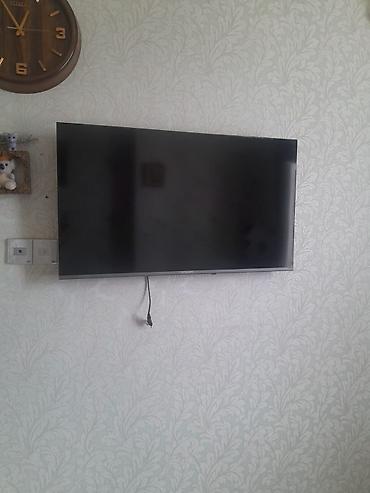 102 ekran: Divara quraşdırılmış düz ekran televizor 5 ayin televizorudu 102 ekran — 1