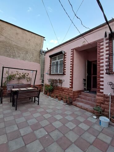 Həyət evləri və villaların satışı: 3 otaqlı, 100 kv. m, Yeni təmirli