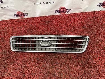 скос: Решетка радиатора Nissan Б/у, Оригинал — 1
