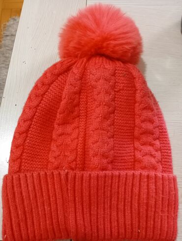 Kape, šalovi i rukavice: Kape zenske,muske,deciji i salovi.Novo i kao novo kape po 250d salovi — 29