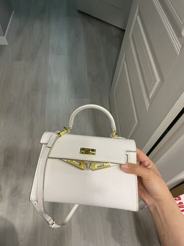 Классикалык сумкалар: Продаю сумочку hermes kelly Состояние 9/10, несколько раз носили
