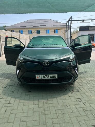 авто 70000: Toyota C-HR: 2021 г., 2 л, Автомат, Бензин, Кроссовер