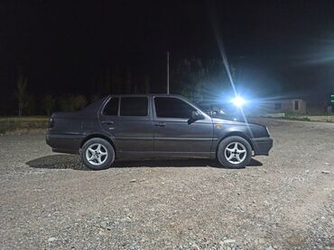 купить шины в бишкеке бу: Volkswagen Vento: 1993 г., 1.8 л, Механика, Бензин, Седан