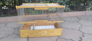 Зоотовары: Деревянная клетка для птиц в хорошем состоянии