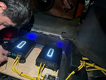subwoofer satilir: Maşın üçün tam audio sistemi – REISS Audio Komplektin tərkibi: - — 2