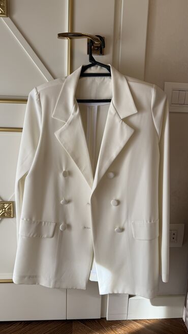 женские костюмы с юбкой: White suit (S size)