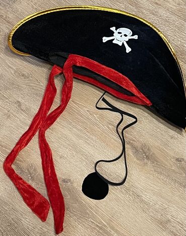 Куртки: Продаю новогоднюю шляпу пирата и повязку на глаз. Всё новое. Цена 500