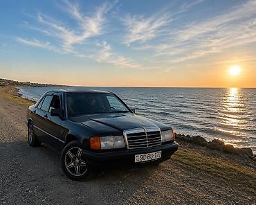 zapi masin: Mercedes-Benz W201 (190) sedan - Gövdə: 4 qapılı sedan, qara rəng - — 1