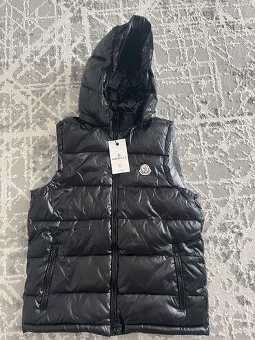 ссср одежда: Жилетка Moncler черного цвета.Новая. Своя цена 6000, отдаю за 3700