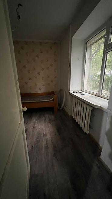 чолпон аиа: 3 комнаты, 49 м², Хрущевка, 1 этаж, Старый ремонт — 4