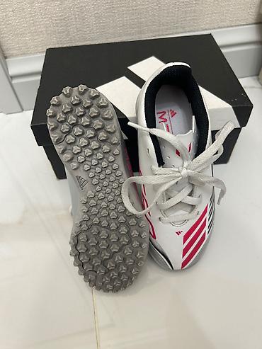 tufliler: Uşaq futbol butsası – Adidas Messi seriyası, Turf (süni ot) üçün - — 4