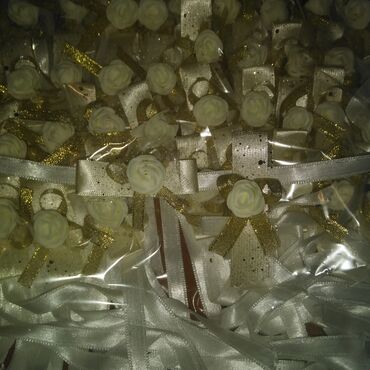 Svadbena oprema: Cvetna traka za kosu sa velom, idealna za posebne prilike. Traka je — 11