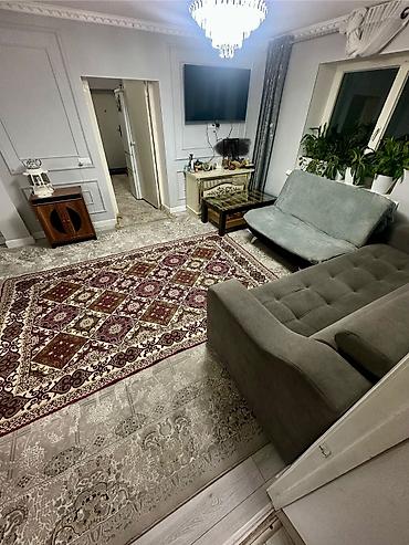 Продажа коттеджей и домов: Продаётся жилой дом с большим навесом и двориком. Адрес:Г.Бишкек ж\М — 15