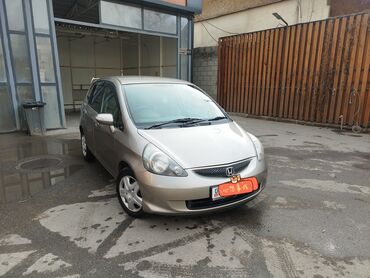 Honda: Honda Fit: 2005 г., 1.5 л, Вариатор, Бензин, Седан