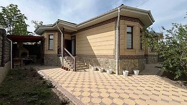 Продажа коттеджей и домов: Продается благоустроенный дом в ж/м Арча/Бешик. Дом расположен по — 13