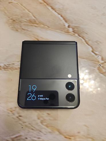 sol qulaqda ses: Samsung Galaxy Z Flip 3 5G, 256 GB, rəng - Qara, Simsiz şarj — 1
