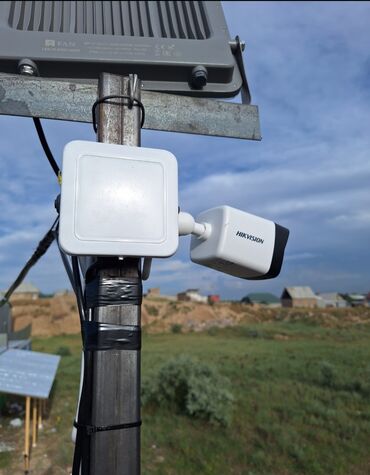 Видеонаблюдение: Белая цилиндрическая IP-камера Hikvision с кронштейном — 11