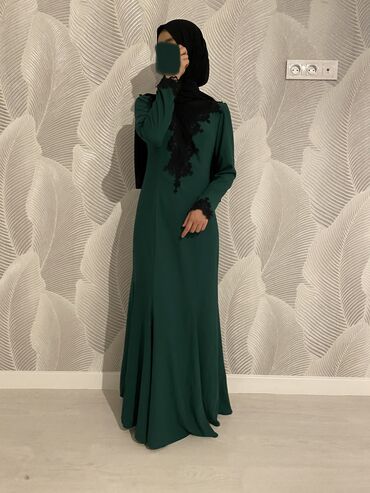 длинные платья с длинным рукавом: Продаю вечернее зеленое платье Производство Турция🇹🇷 Платье новое