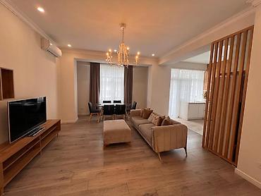 qusar ev: ✨ KOMPLEKS – RENESSANS PALACE Renessans Palace şəhərin ən nüfuzlu — 8