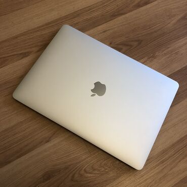 apple notebook qiymeti: Apple M1, 8 GB, 13.3 "