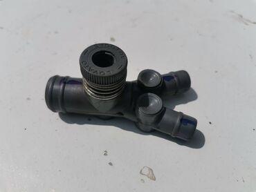 Auto delovi: Racva plina plasticna br.1. Polovno, očuvano. Skinuto sa rastavljenog — 1