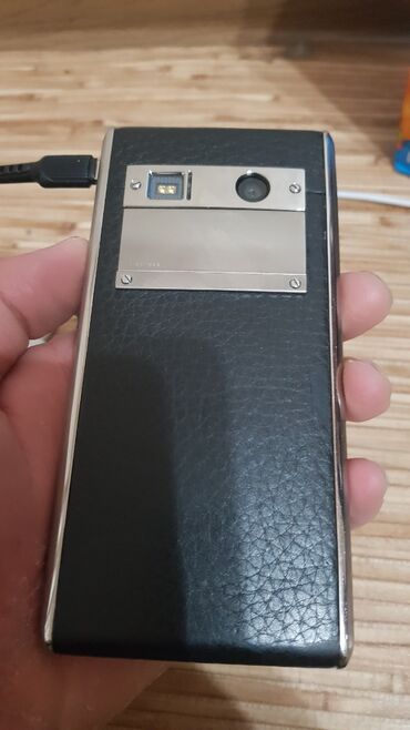 телефон е39: Vertu Constellation, Бөлүп төлөө менен