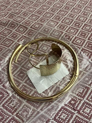 Qızılı rəngli metal qolbaq dəsti