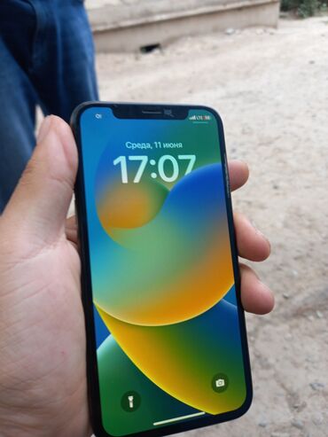 Apple iPhone: IPhone X, Б/у, 64 ГБ, Черный, Зарядное устройство, Защитное стекло, 75 %