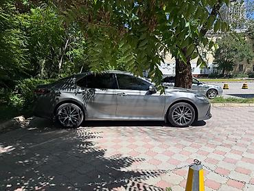 телешка для авто: Toyota Camry: 2023 г., 2.5 л, Автомат, Гибрид, Седан — 9