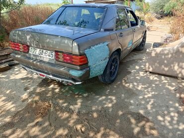 Mercedes-Benz 190: 2 l | 1987 il Sedan