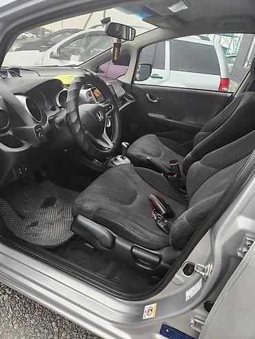 Honda: Honda Fit: 2009 г., 1.3 л, Робот, Бензин, Хэтчбэк — 4