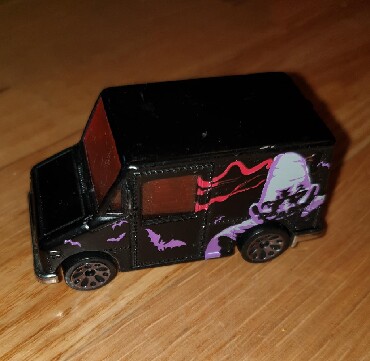 valentino patike beograd: MATCHBOX - MATTEL auto kombi za isporuku. Automobilcic igracka