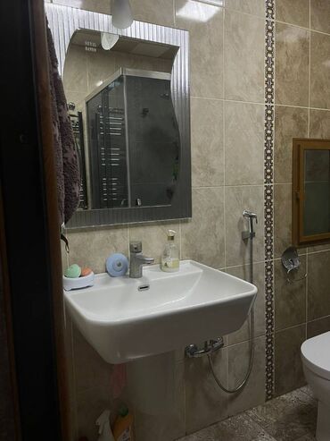 Uzunmüddətli kirayə mənzillər: Mənzil kirayə verilir. 3 otaq, 19.8 mərtəbə, 90 kv, tam əşyalı — 7