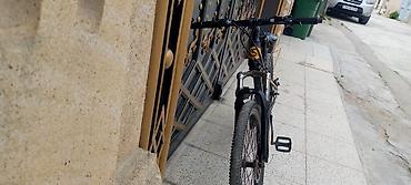 Velosipedlər: Dağ velosipedi – 26” təkərli - Çərçivə: Alüminium, qara-sarı dizayn - — 7