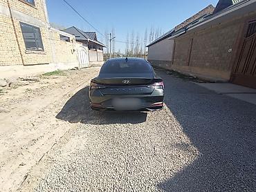 cdi 2 2: Hyundai Elantra (седан), темно‑серый/черный цвет кузова. Современный — 5