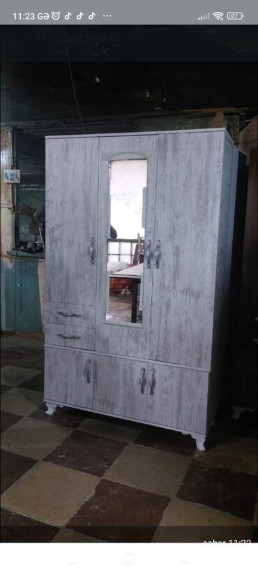 Dolablar: Açılan, 3 qapılı Düz dolab, Qarderob, paltar dolabı -da lalafo.az — 18 Dolablar: Açılan, 3 qapılı Düz dolab, Qarderob, paltar dolabı — 18