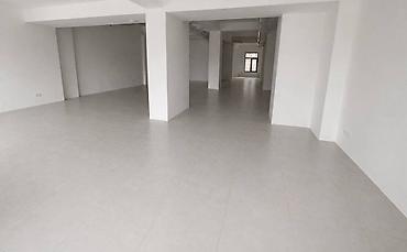 Продажа помещений свободного назначения: 📍 Бишкек, ЖК Royal • Площадь — 179 м² • Этаж — 2/14 • Отдельный вход с — 3