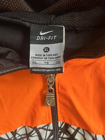 Kurtkalar: Nike Dri-FIT “Air Max” kapüşonlu yüngül jaket - Ölçü: XL (etiketdə — 3